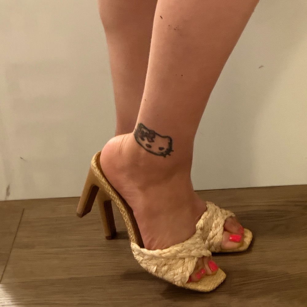 🔥🔥cute slide heels 🔥🔥